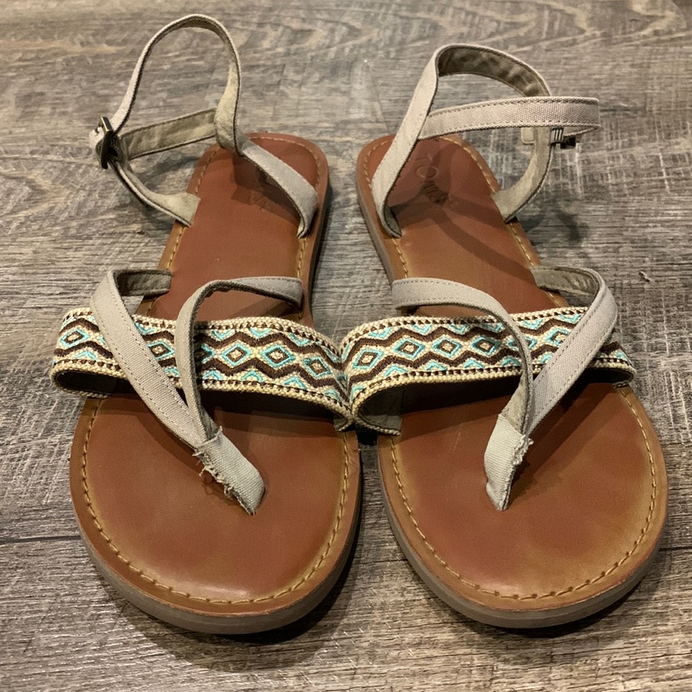 Women's Tom's Sandal Flip Flops Strappy Tribal Tan Size 8
